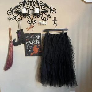 Black frilly tulle skirt nwot size L